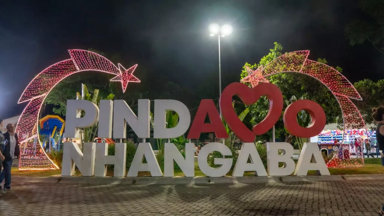 Com show de luzes e decoração, Pinda promove o Natal mais encantador do Vale do Paraíba
